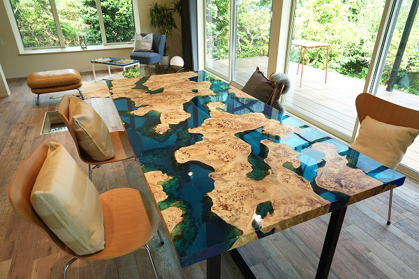 海の様なレジンテーブル