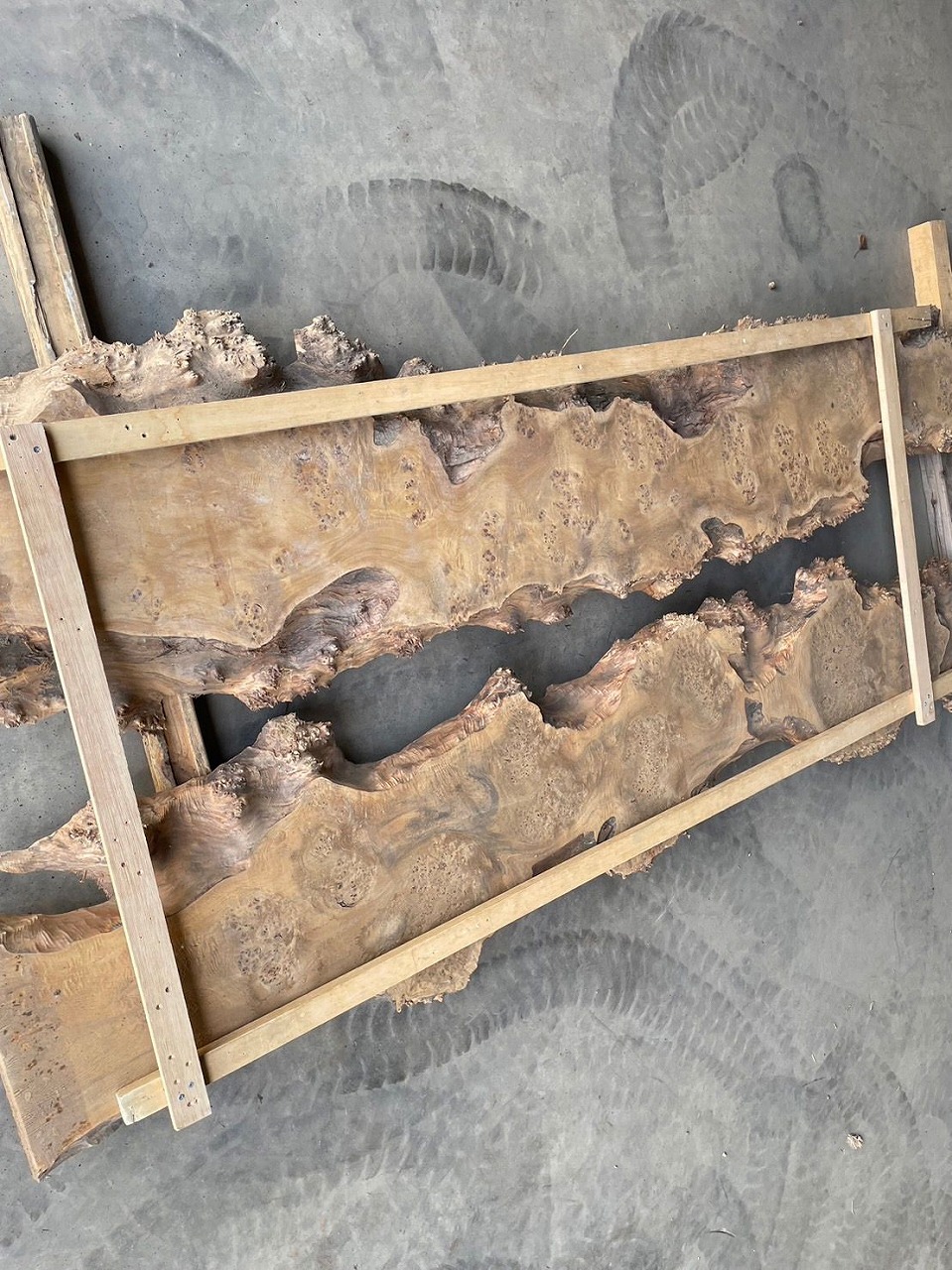 ポプラレジンテーブルの倉庫でオーダーのデザイン案