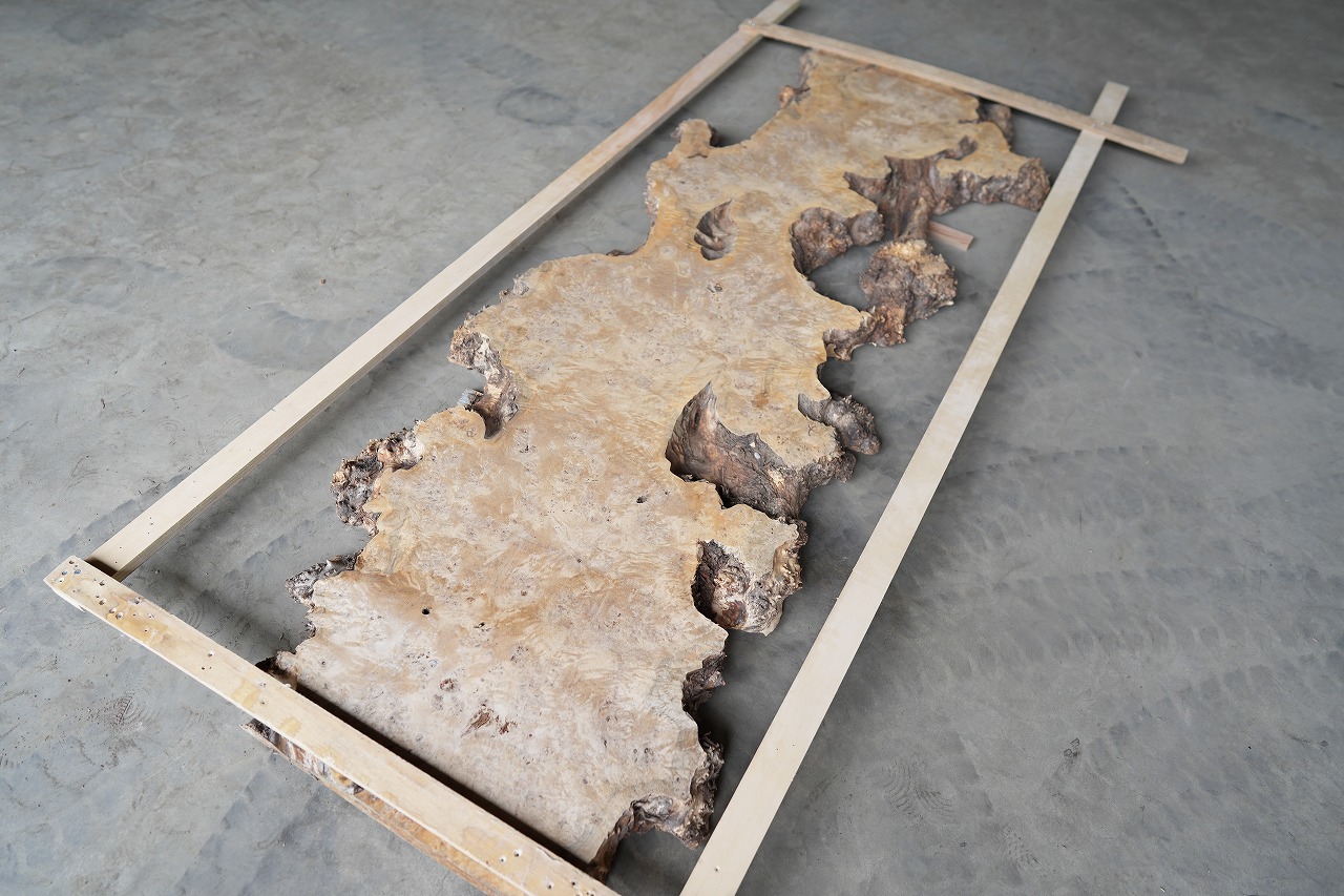 ポプラレジンテーブルの倉庫でオーダーのデザイン案