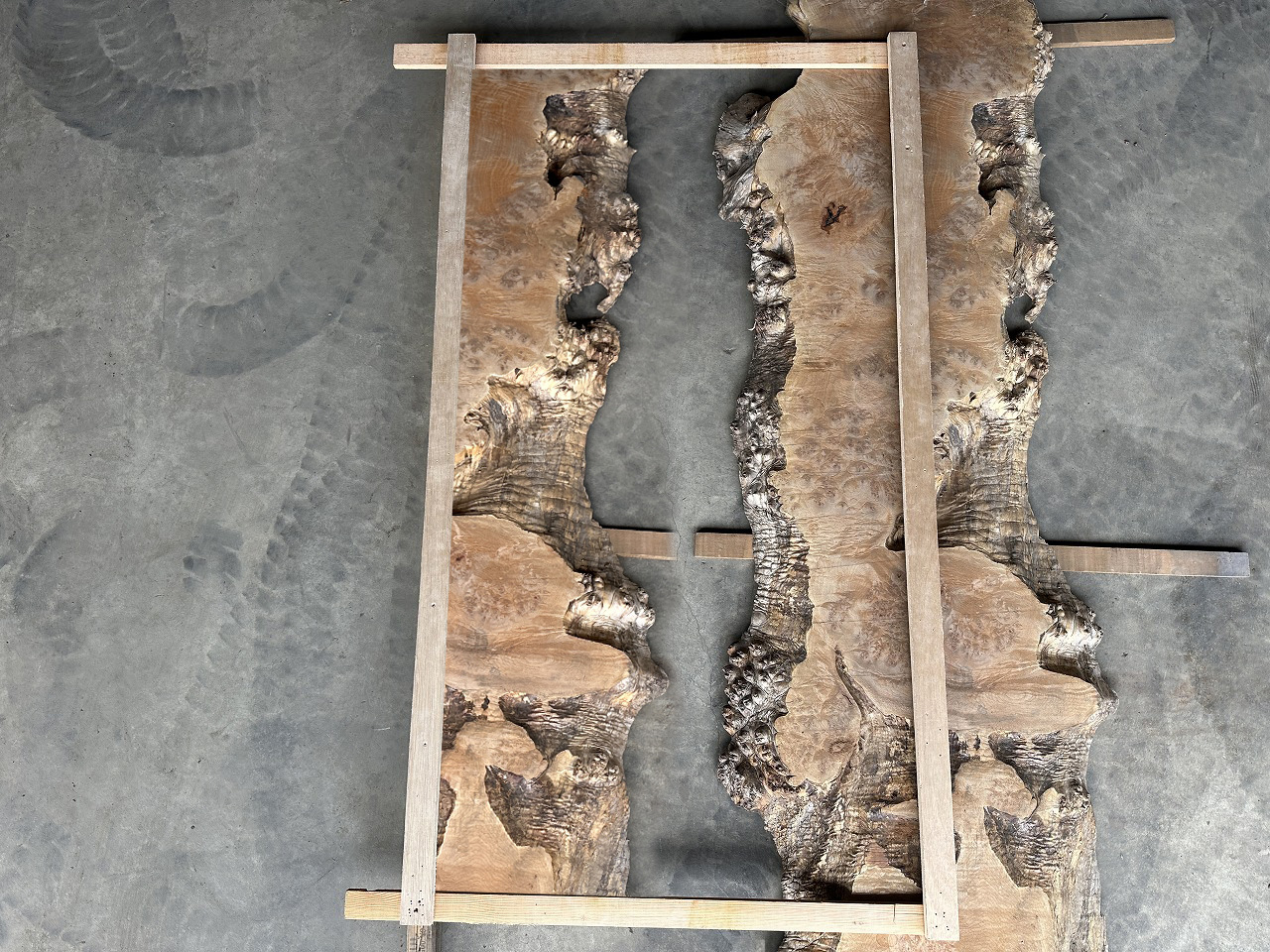 メープルレジンテーブルの倉庫でオーダーのデザイン案